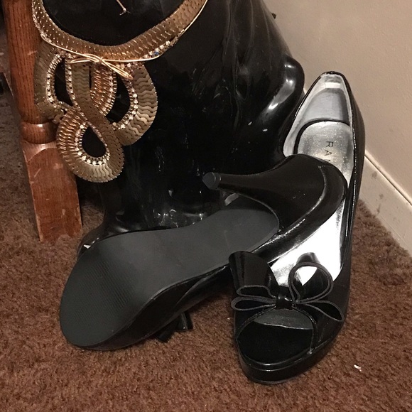 RAMPAGE Black Pat heels - Picture 3 of 3